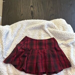 Chic Tartan Mini Skirt in Red
